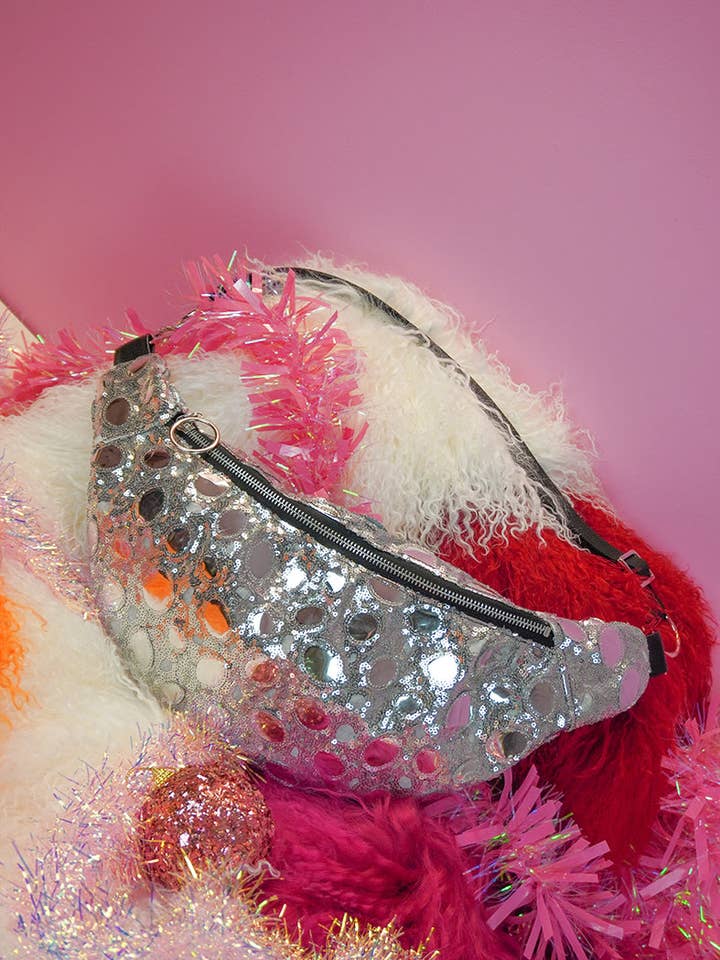 Sac banane à bandoulière de luxe Barbarella Silver Sequin pour la vente par Isolated Heroes