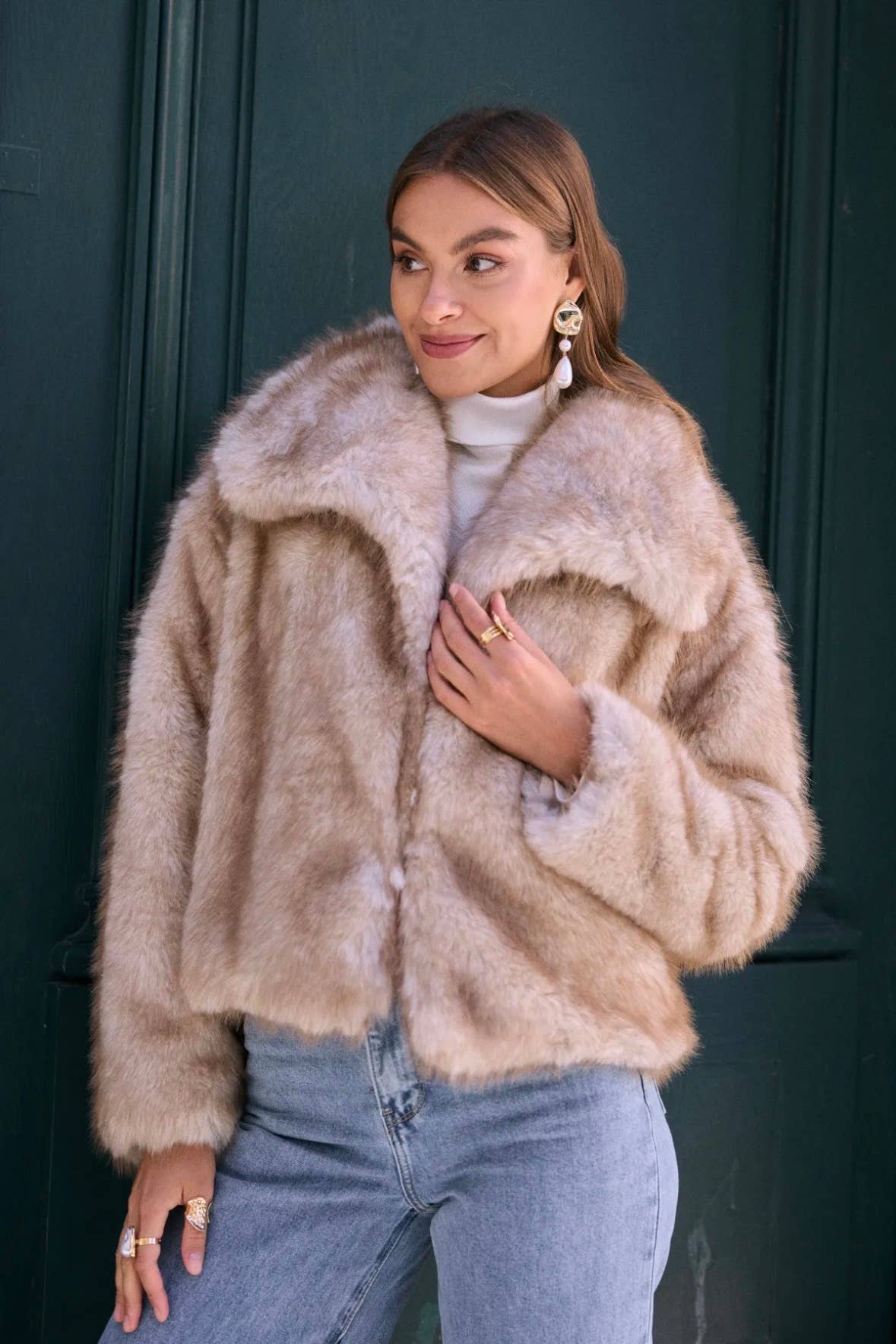 Frime - Wholesale Fur/Faux Fur Coat - Women's - Short faux fur puffer jacket - 88110