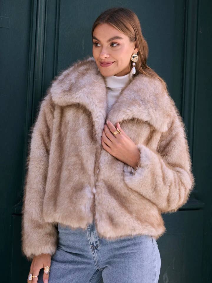 Frime - Wholesale Fur/Faux Fur Coat - Women's - Short faux fur puffer jacket - 88110