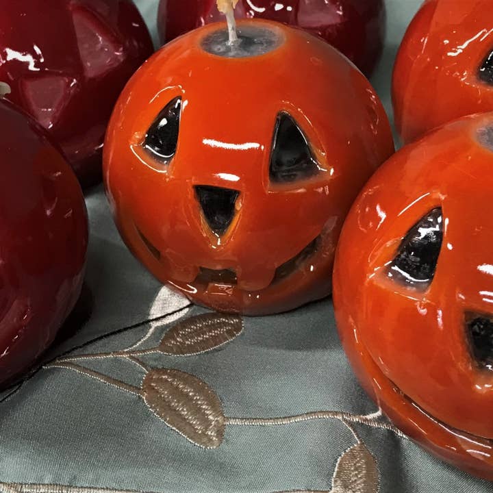 Lanterna Jack-O-Lantern/Apple per la vendita all'ingrosso da parte di The Village Candle Shop