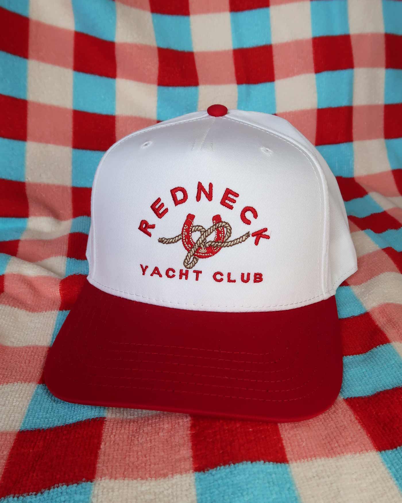 Sundrop – Engroshandel Hattetilbehør - Dame – Redneck Yacht Club Rød Broderet Hat1