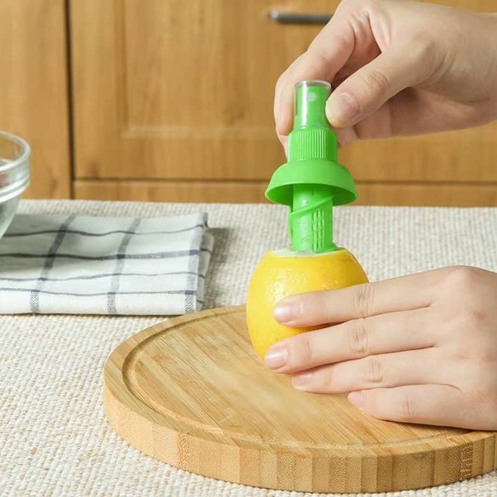 Haaro - Wholesale Kitchen tool/gadget - Fruit Squeezer Sprayer Kitchen Cooking Tool1