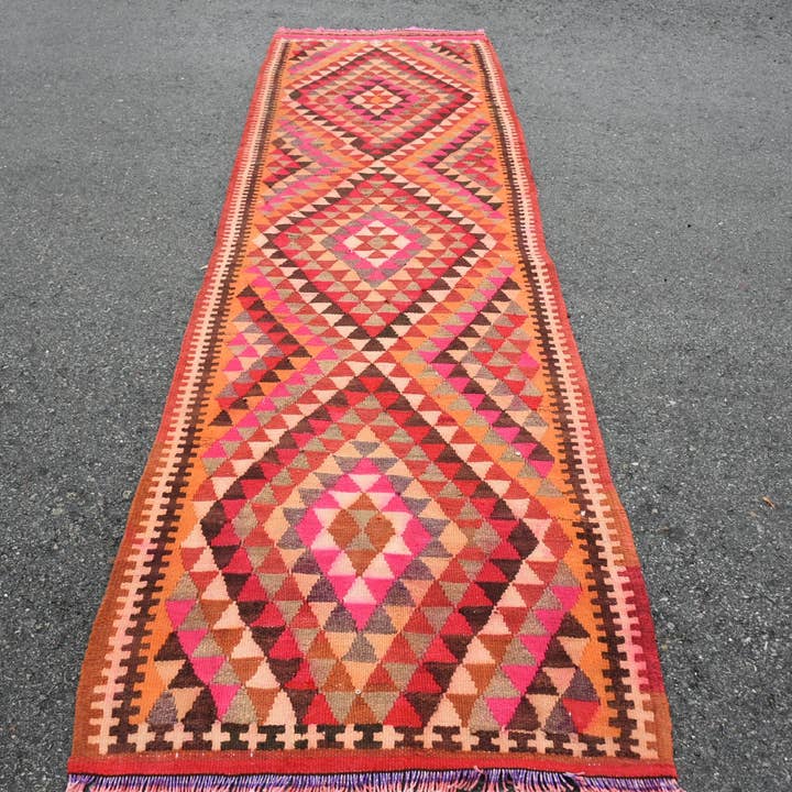 Handgeweven roze kilim tapijt, 3x10,2 ft geometrisch vloerkleed voor wholesale door Vintage Rugs Loom