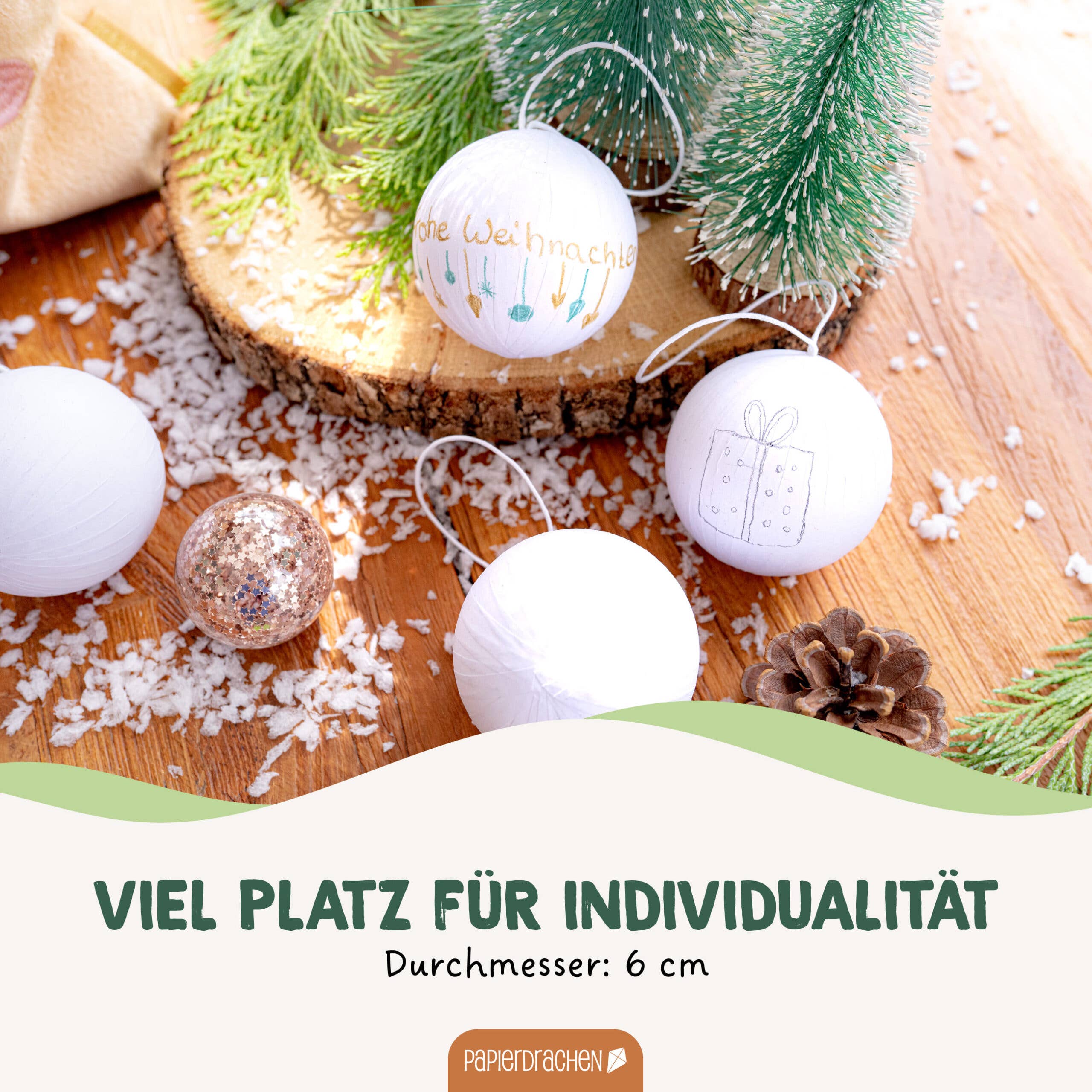 Papierdrachen – wholesale Prydnadsset – Pappersdrake 13 julkulor av papier-maché - Vit2