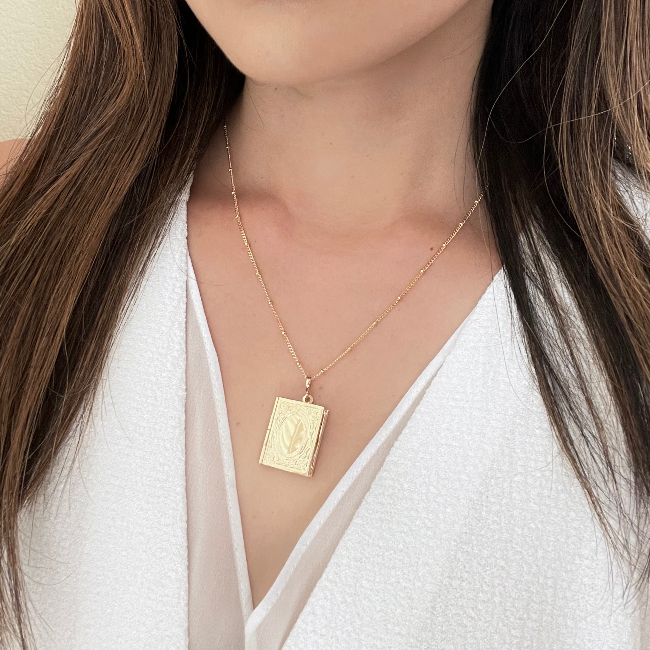 YSM Designs – Großhandel Medaillon-Ketten – Gold rechteckige Medaillon-Halskette, Foto-Halter-Halskette6