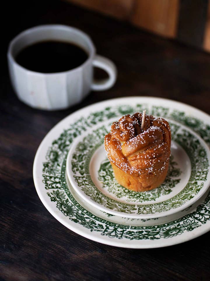 Kardemommebollen for engroshandel hos FALLOW CANDLES