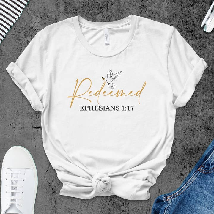 Redeemed Efesierbrevet 1:17 T-shirt med duvgrafik – kristet inspirerat plagg och bibelvers, religiös gåva för wholesale av FreakyTeeFactory