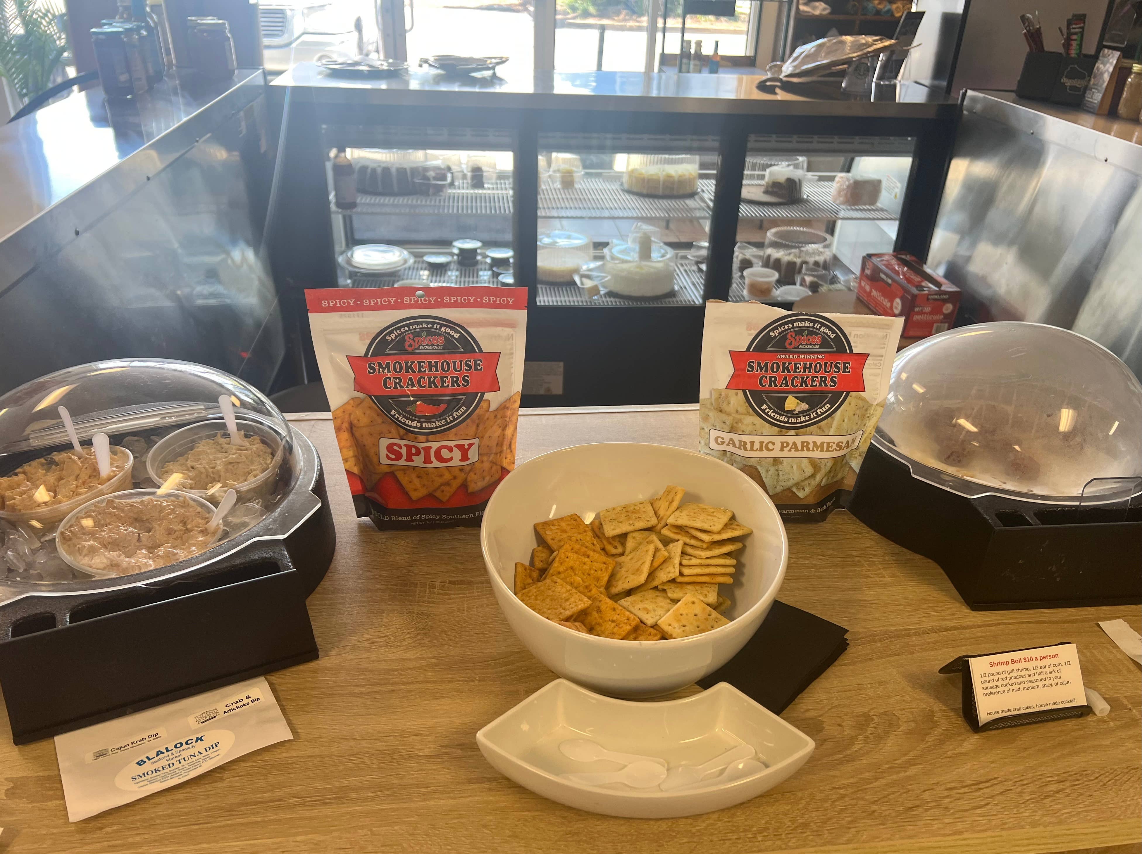 Smokehouse Crackers - Wholesale Crackers - Spices Smokehouse Crackers - Garlic Parmesan - 12ct3