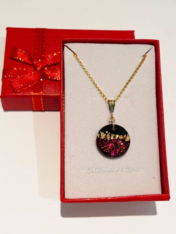 Gold filled necklace - Small red, black and snowflakes for wholesale by La Chaumière à Bijoux