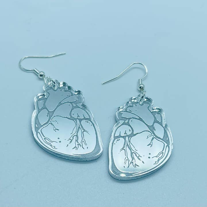 Brincos de Acrílico em Forma de Coração Anatômico com Espelho Prateado por atacado de Cherry Moonlight Co