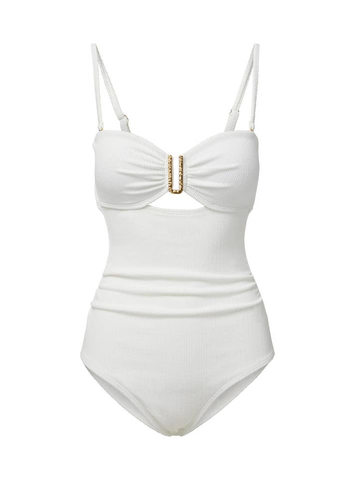 Bandeau-badpak uit één stuk met ivoorkleurige textuur en ruches *Lisa* voor wholesale door Change of Scenery