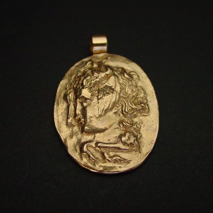Vis a Vis Jewelry - Wholesale Individual Charm/Pendant - Medusa Cameo Pendant1