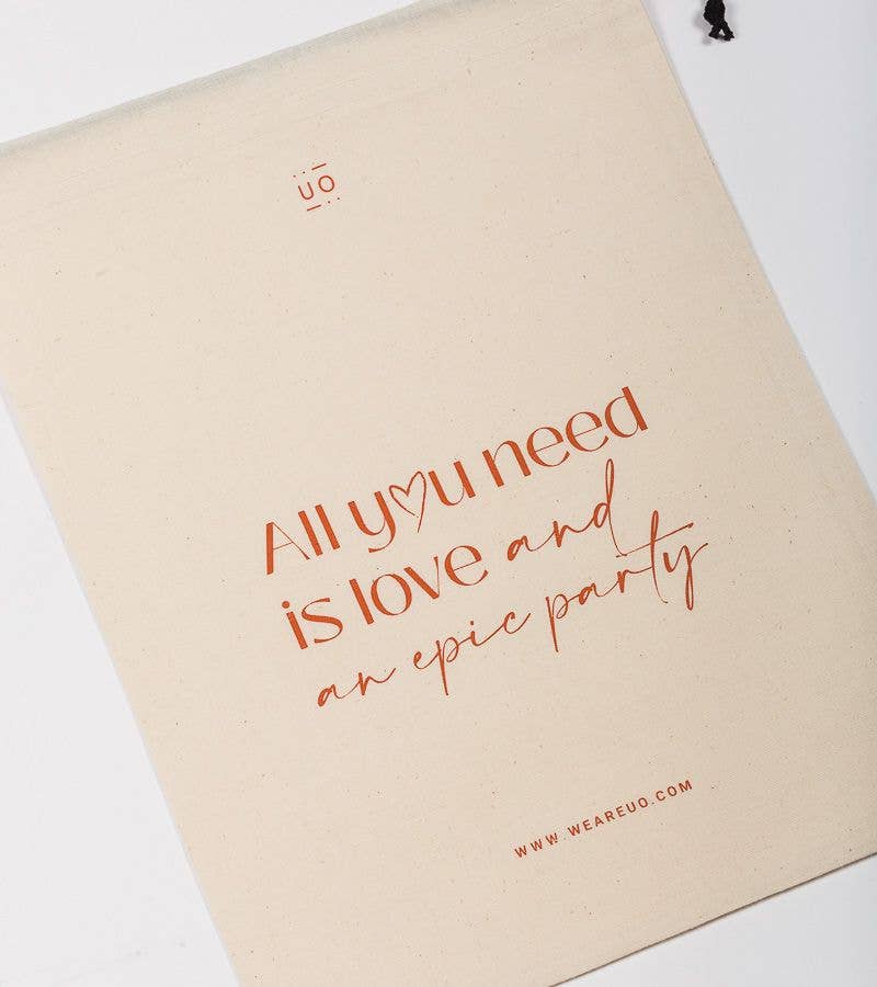 UO - Vente Pochette cadeau - Sac en tissu Tegalo « All You Need Is Love »1