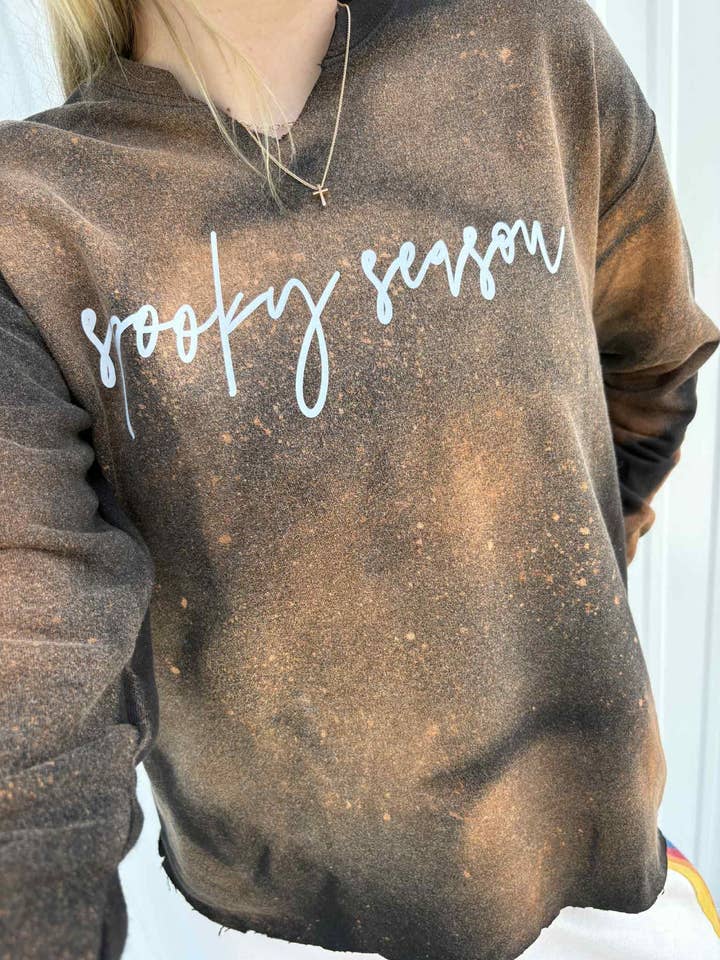 CREW DÉCOLORATION SAISON EFFRAYANTE pour la vente par Adelle Linen