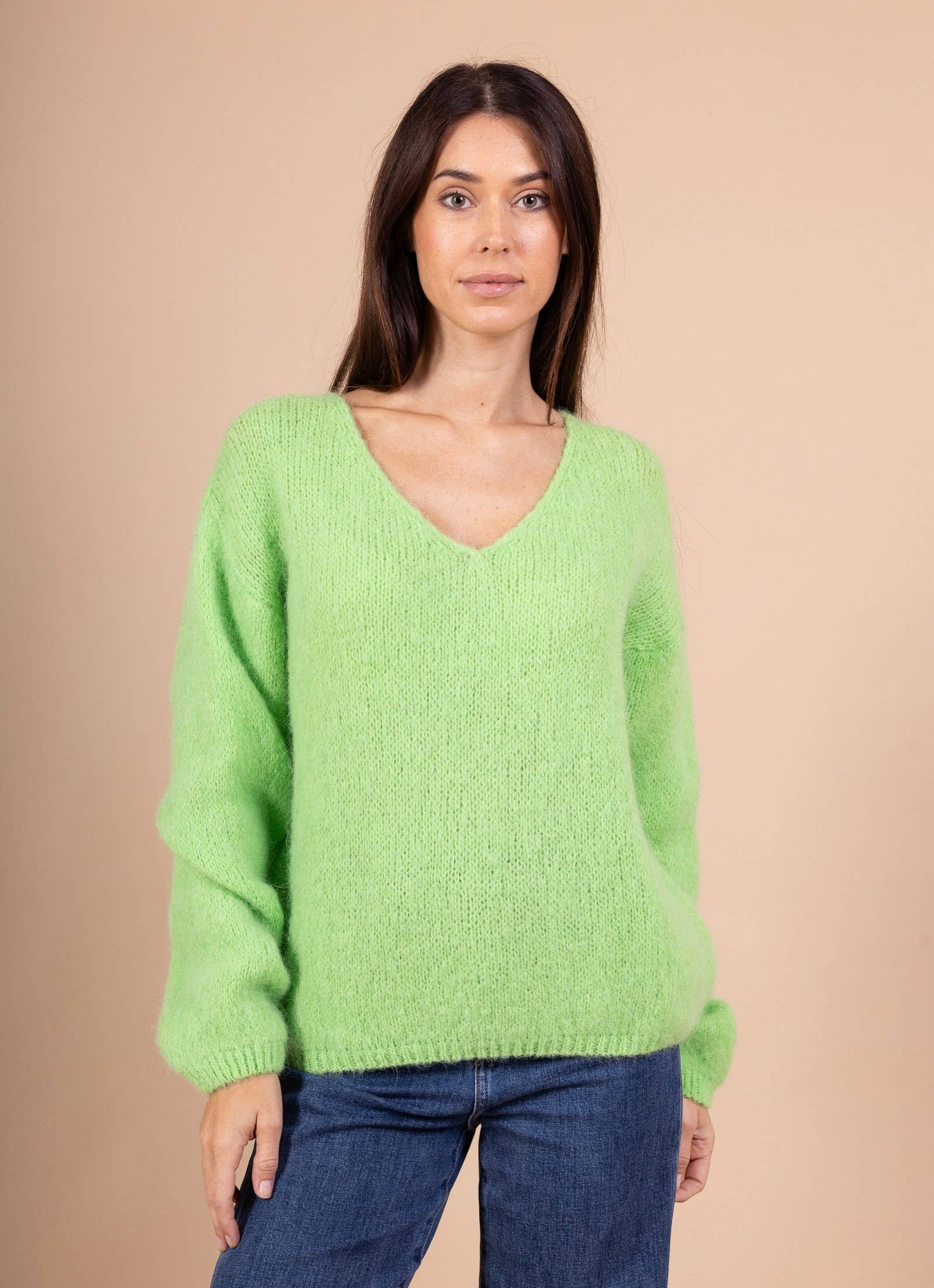 LINEN & COTTON HOUSE - Wholesale Blouse - Women's - 0281 V-NECK SWEATER IN ALPACA AND WOOL9