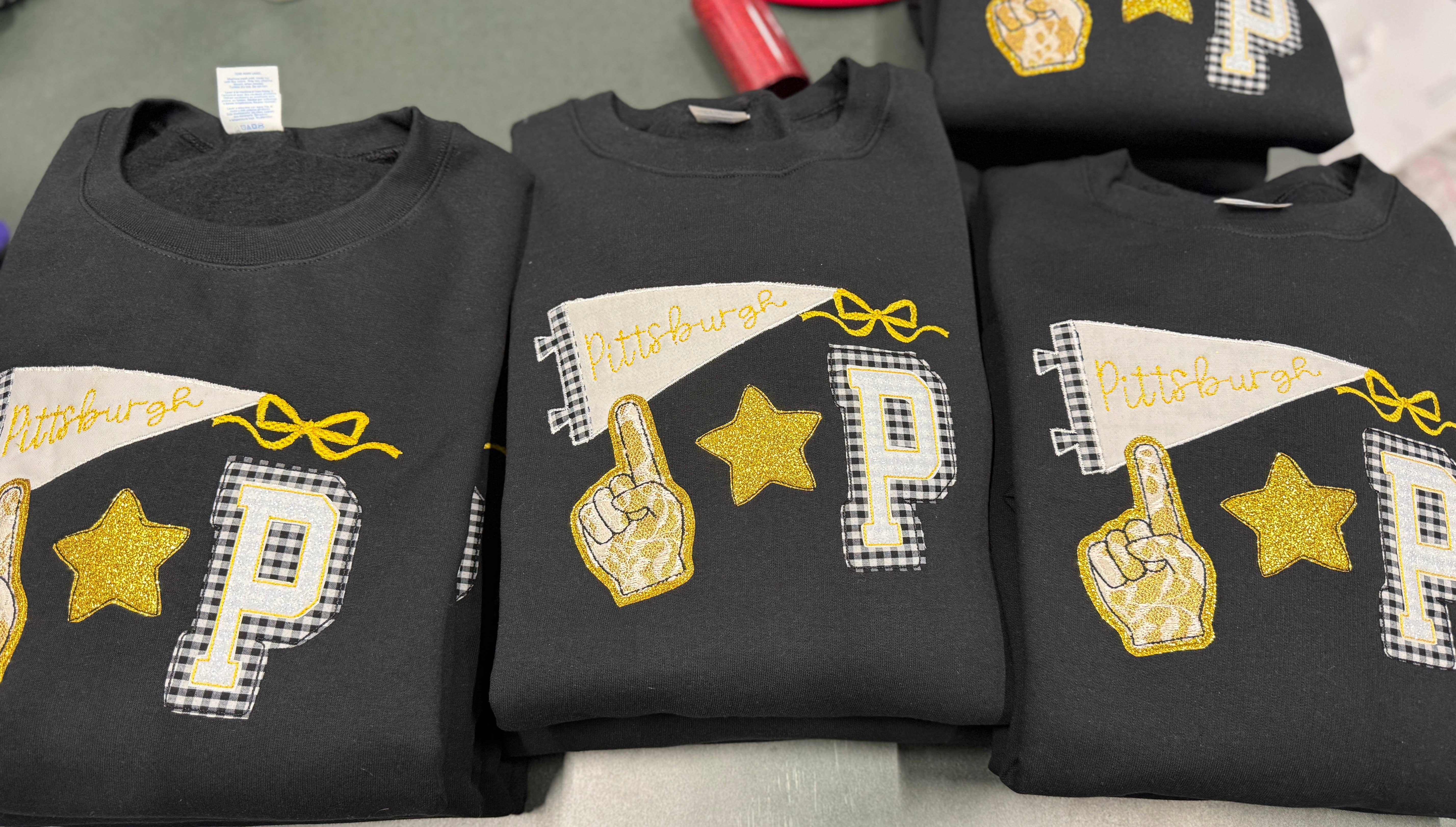 Hillside Threads Wholesale – Großhandel Sweatshirt – Damen – Spirit-Mash-Up-Sweatshirt | Vintage-inspiriert | Anpassbar2