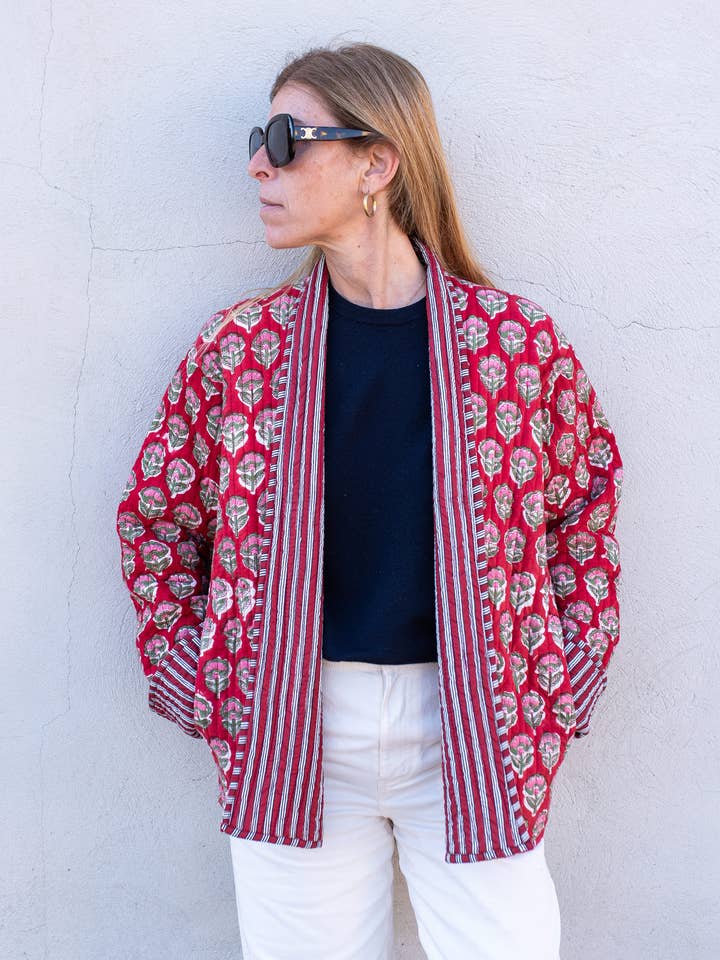 Wendbare kurze Steppjacke für den Großhandel von Sanjanaandme