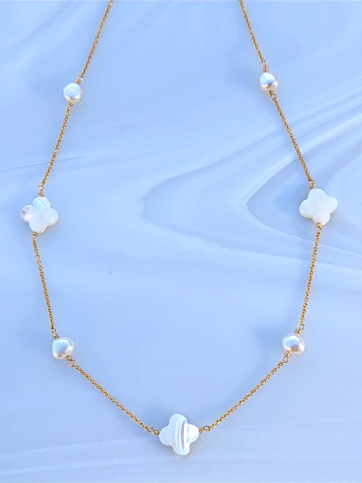 Collar de Nácar y Perlas en Oro para venta al por mayor de Freya Adventure Awaits