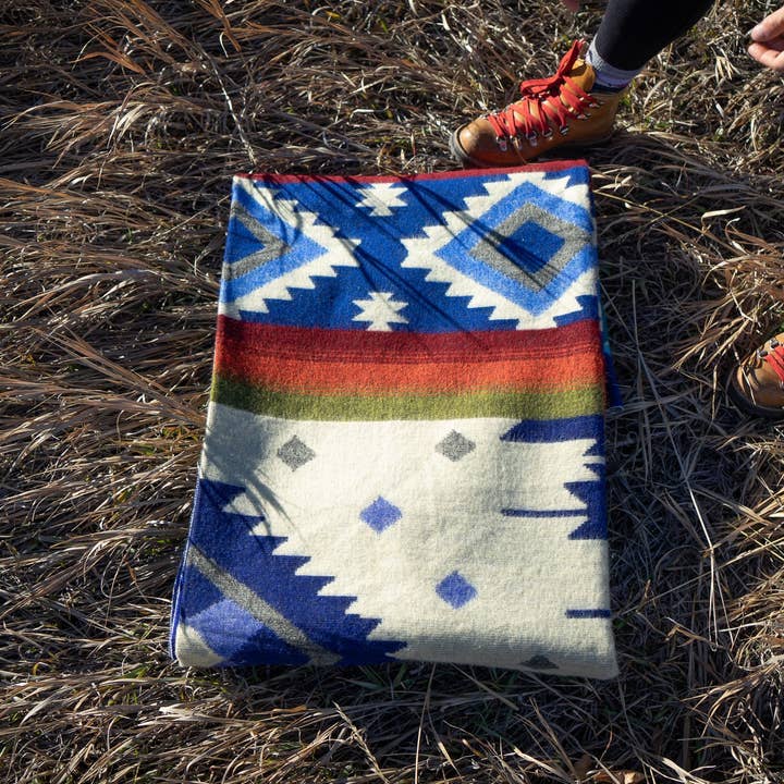 Alpaca Threadz - Wholesale Throw Blanket - Andean Alpaca Wool Blanket - Ocean Breeze - Light Blue/Dark7