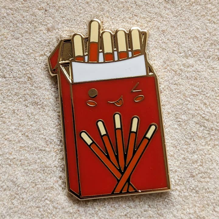 Badge de poche en émail avec épingle à biscuits et biscuits au chocolat pour la vente par SmallRiniLady