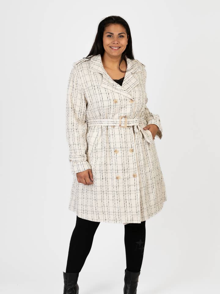 Vit stor kappa med kontrasterande sömmar (C6627) för wholesale av Pomme Rouge Paris