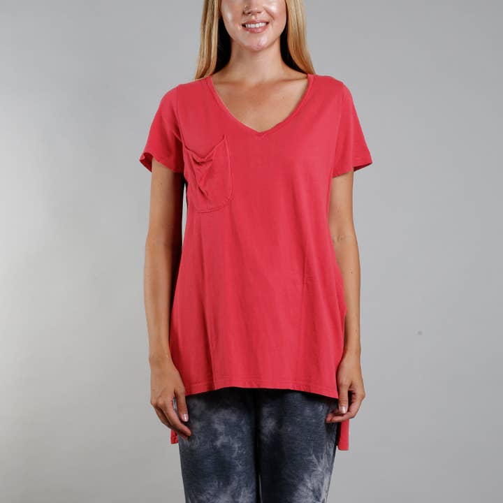 PREMIUM BLØD BOMULDSJERSEY STEP HEM V-HALS TEE - KORAL for engroshandel hos Coin 1804