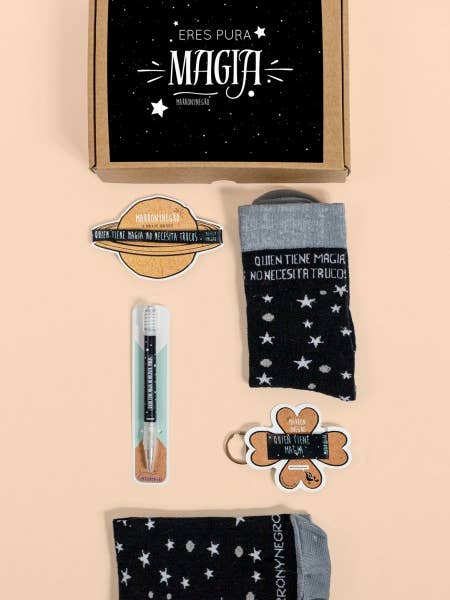 Whoever has magic pack doesn't need tricks. Gift packs for wholesale by Marronynegro