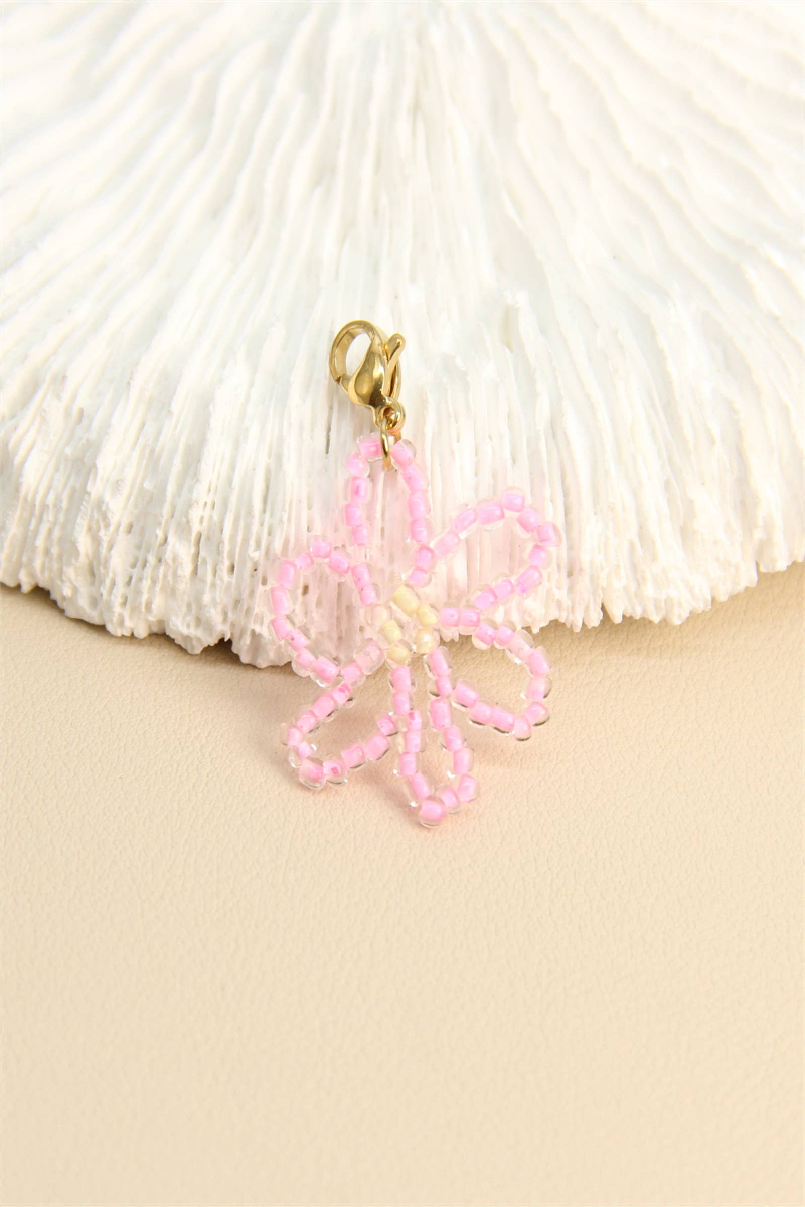 BELLISSIMA BIJOUX - Wholesale Individual Charm/Pendant - Beaded flower pendant in seed beads