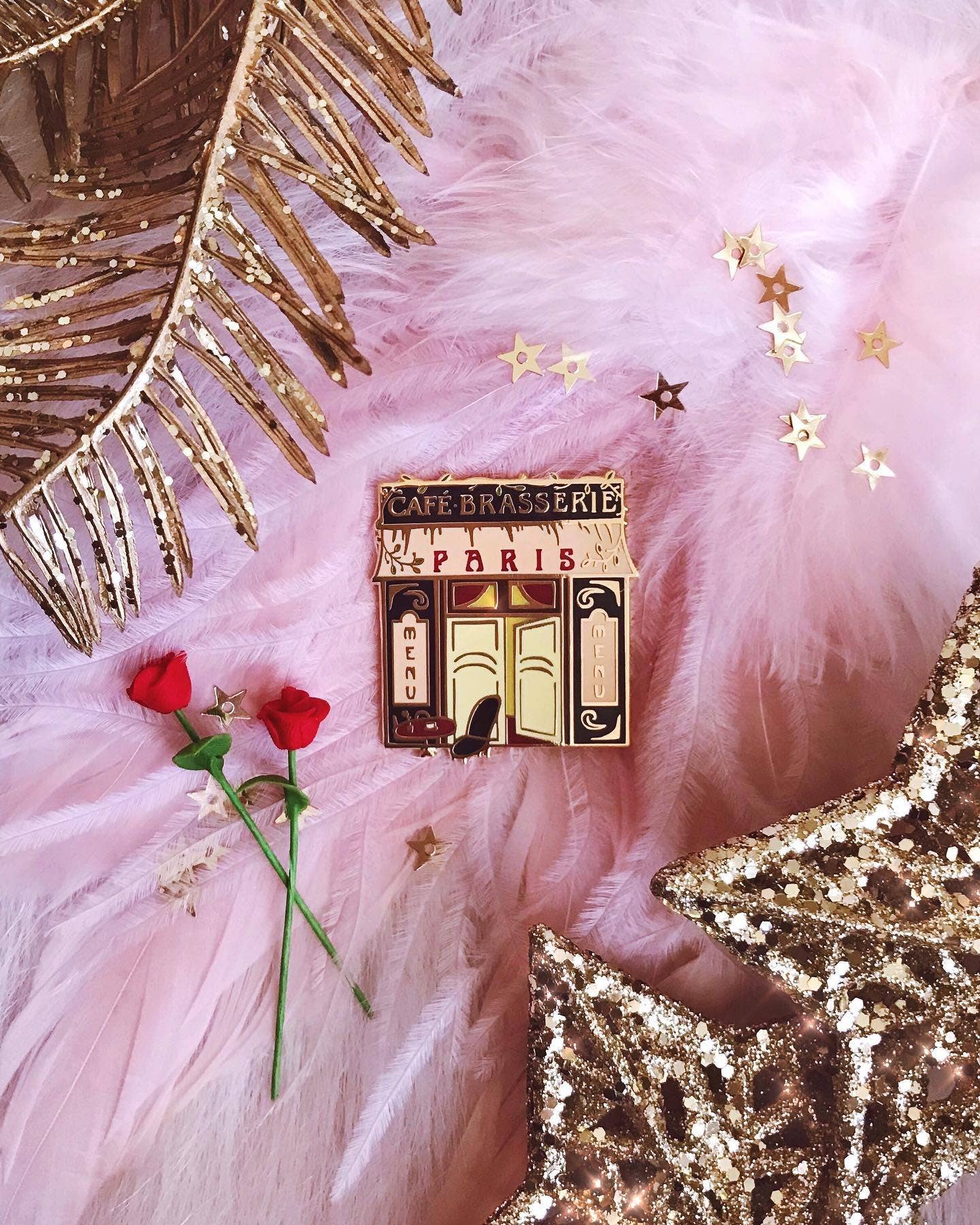 Lilly Baik - Vente Épinglettes/boutons - Pin’s émaillé Paris Café Brasserie style café français parisien1