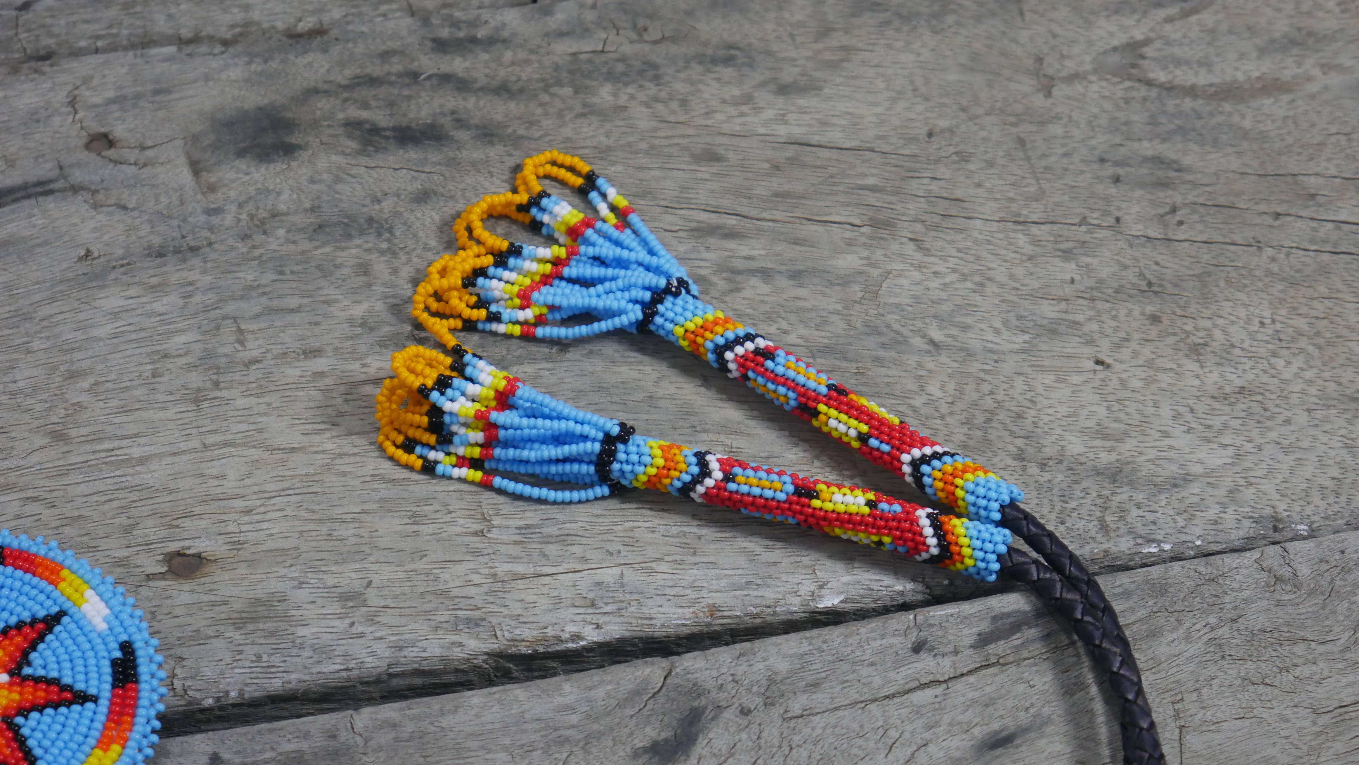 KANGURAH – Engroshandel Perlehalskæde – Boloslips med perler | Håndlavet indiansk bolo-slips med perler1