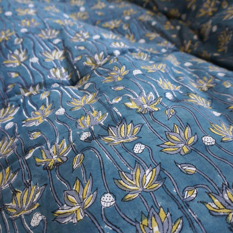 Claire Beaugrand - Wholesale Quilt - “Flowers stripes” quilt1