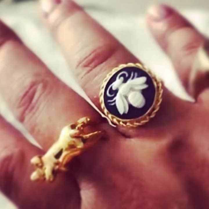 Vintouch Jewels - Wholesale Cocktail/Statement Ring - Bee Cameo Ring4