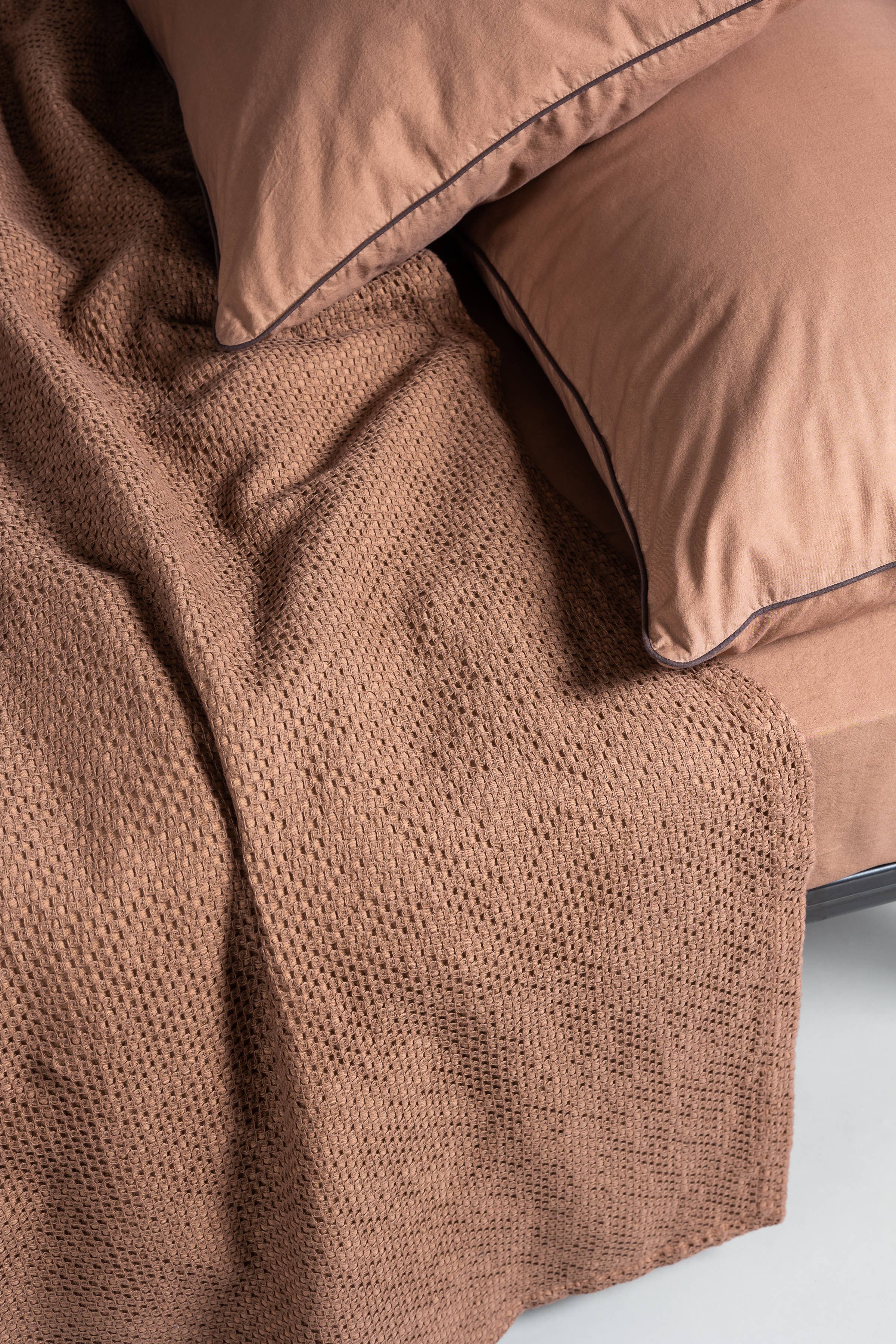 FEELUM homelinen by David Home srl – Engroshandel Dynebetræk – MOTIVI tæppe i 100 % bomuld, produceret i Italien3