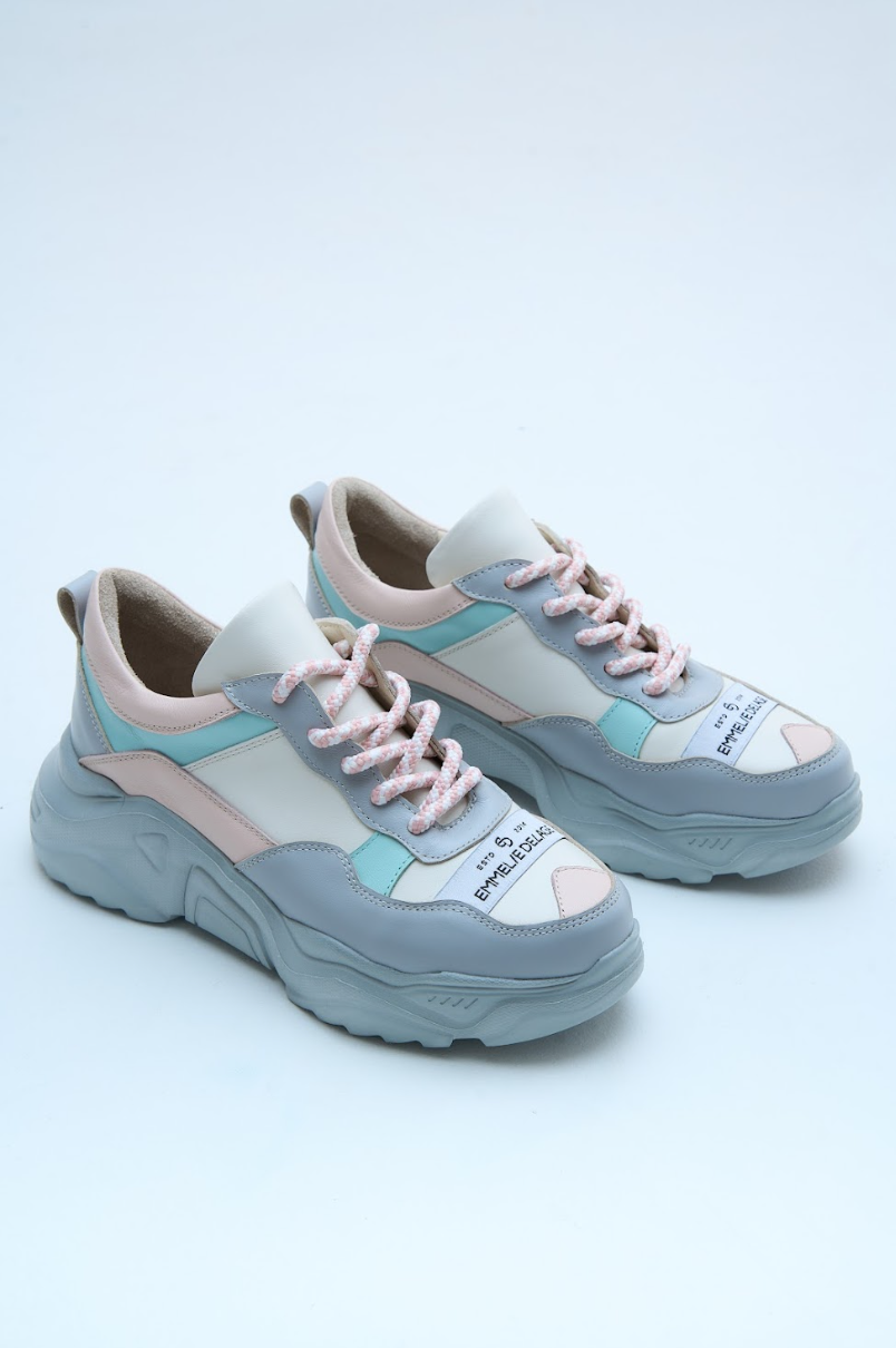 Nenya Fashion Limited - Wholesale Sneakers - Dames - Leather plateau sneakers met veters, zacht en stijlvol5