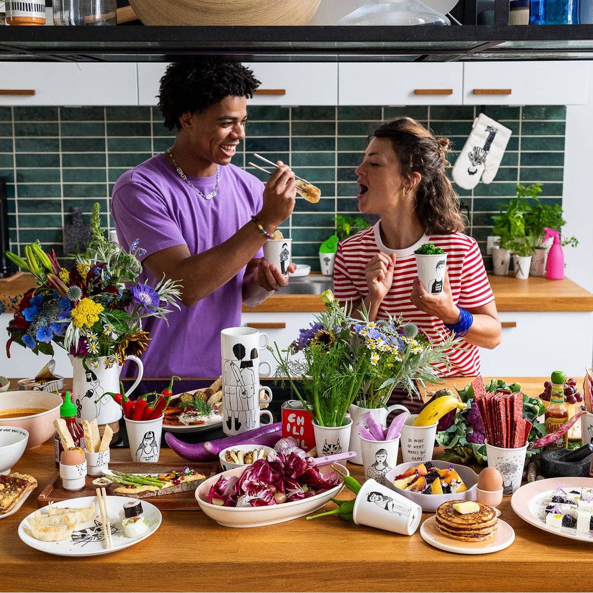 helen b - Wholesale Drinking Glass/Cup - cup sweater hug2