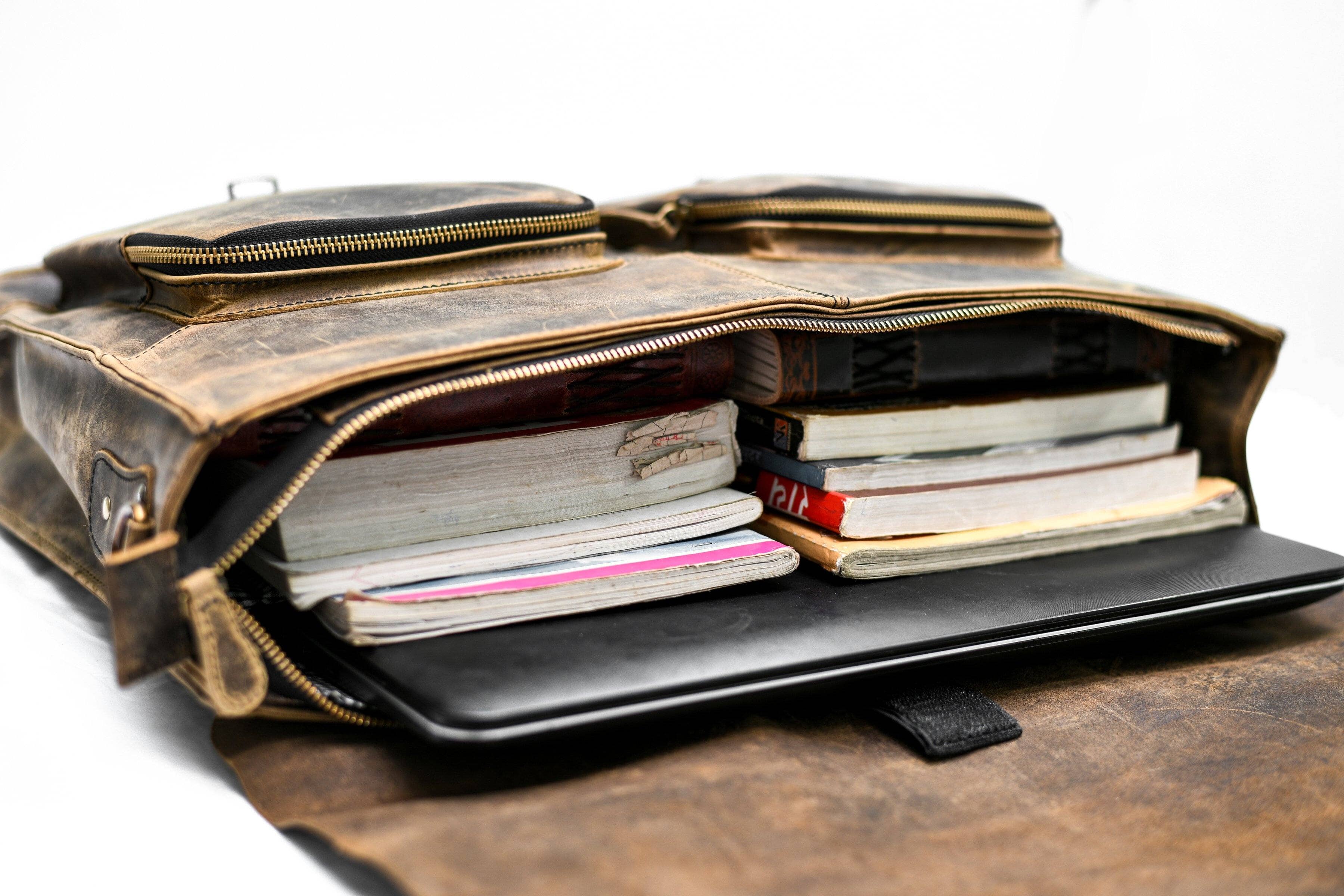 Classy Leather Bags - Wholesale Messengertas - Heren - The Indiana Jones leren messengerbag van buffelleer1