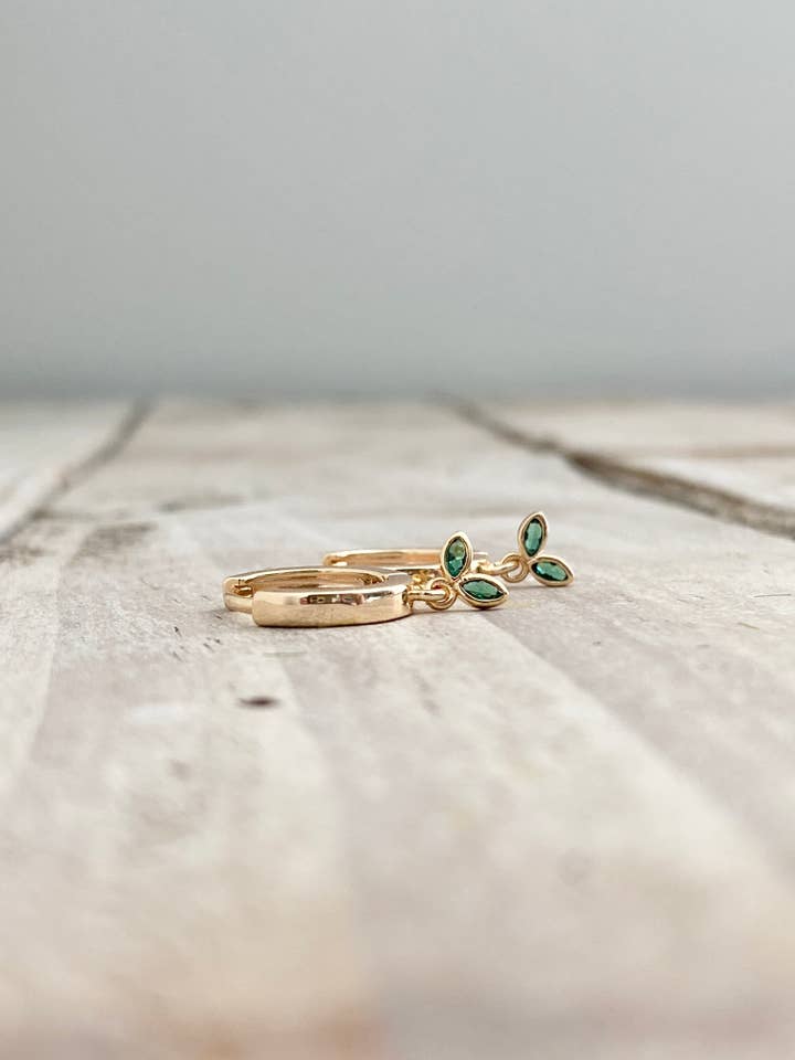 Guld Huggies - Små Grønne Blade for engroshandel hos Julie Ellyn Designs