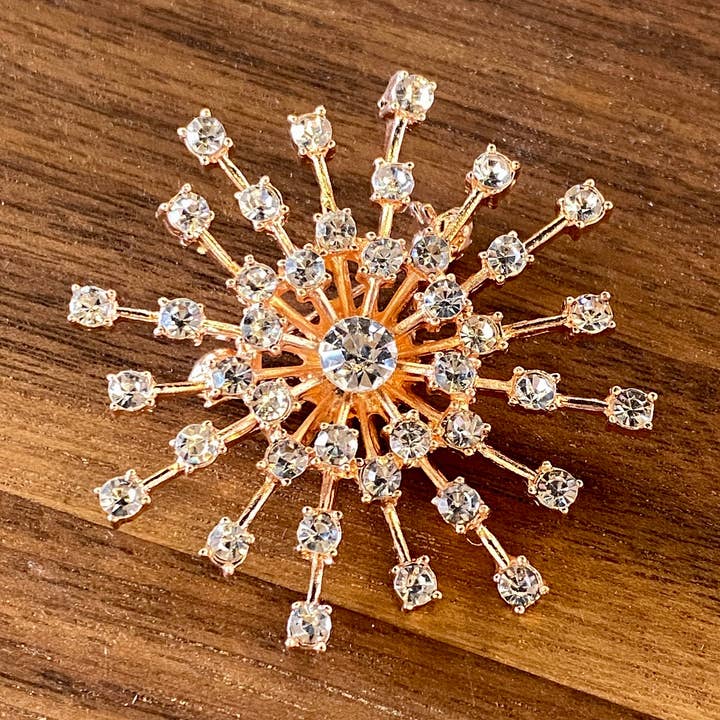 Starburst-Brosche für besondere Anlässe aus Roségold und kubischem Zirkonia für den Großhandel von Restrained Grace