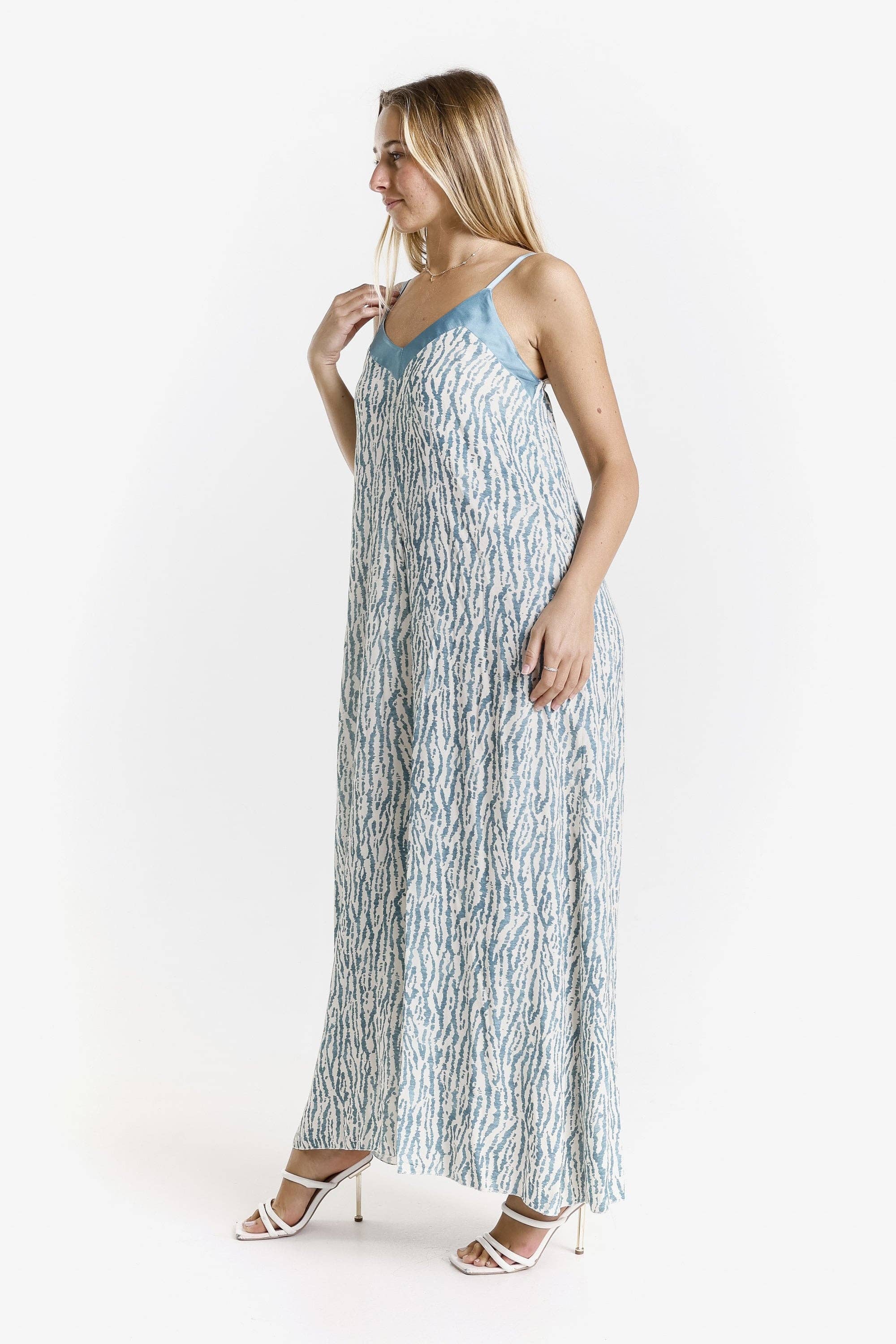 TINA Stephens Italy/Tees By Tina – Macacão - Mulher por atacado – Macacão Selena Rain com Estampa e Acabamento em Cetim (DT226R)6