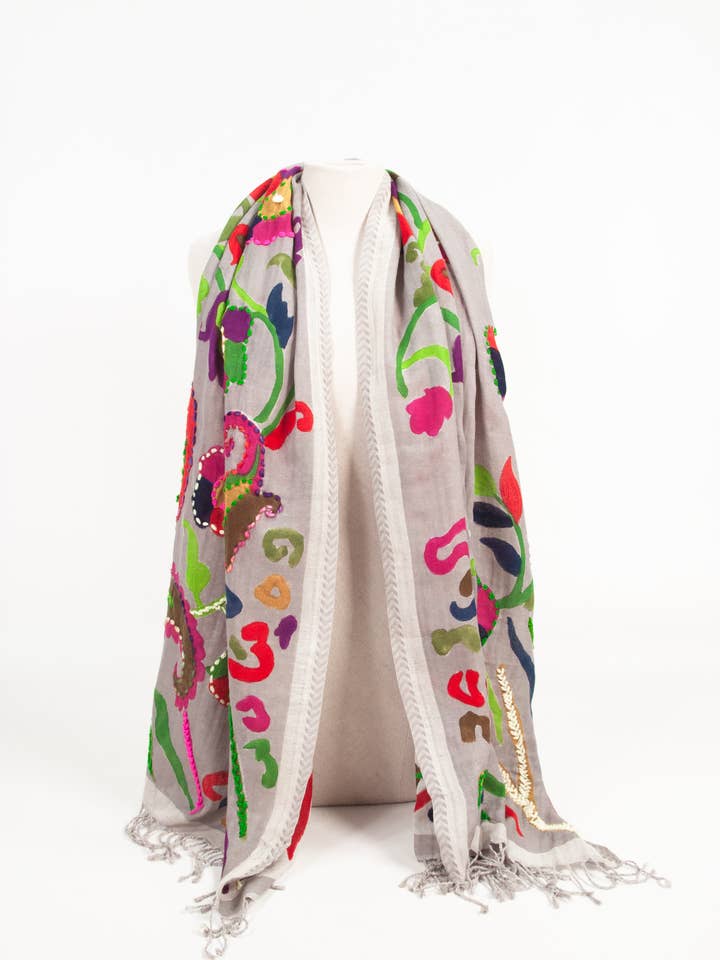 Handbestickter, handbemalter Schal aus Baumwolle für den Großhandel von estelle