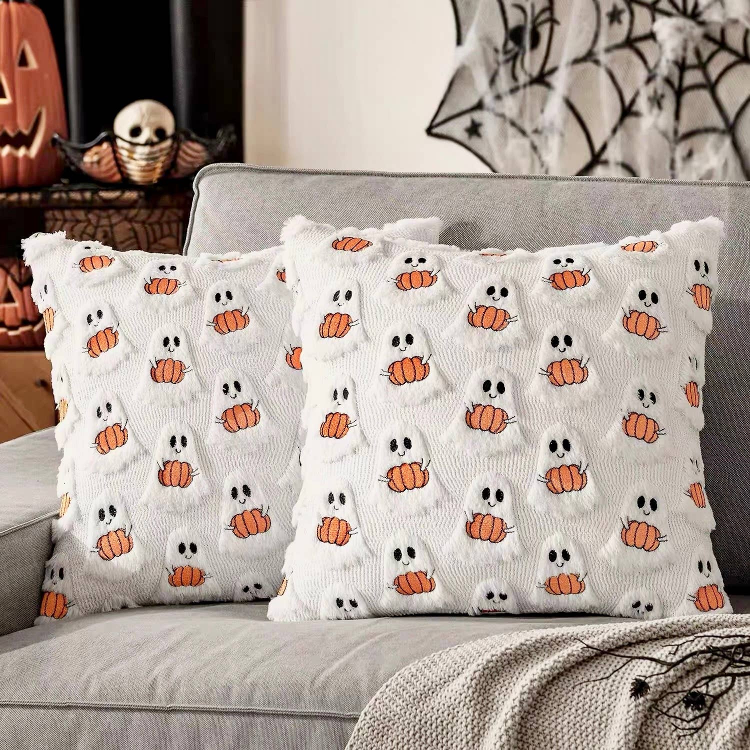 FLUFFERY - Wholesale Throw/Decorative Pillow - Ghost & Pumpkin Throw Pillow 18x18 – With Insert0