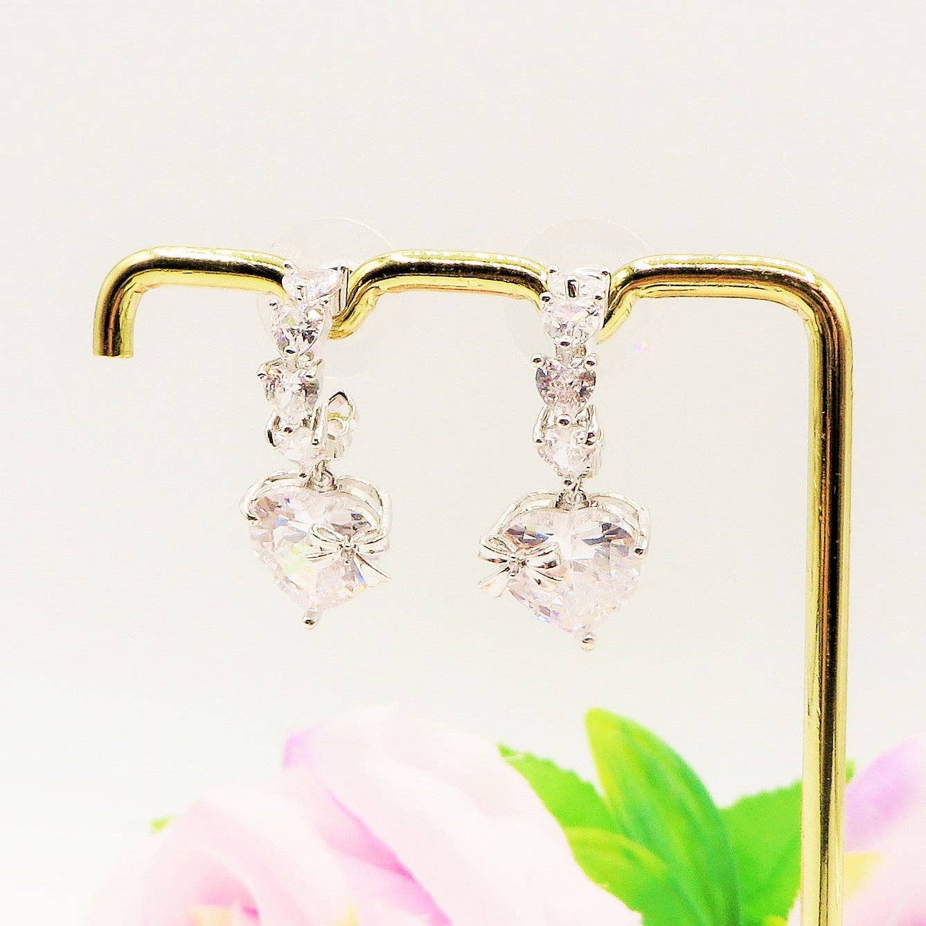 Daemon srls - Vendita all'ingrosso Orecchini pendenti - HELENA ~ Orecchini mini cerchio con cuore XL in Cubic Zirconia8