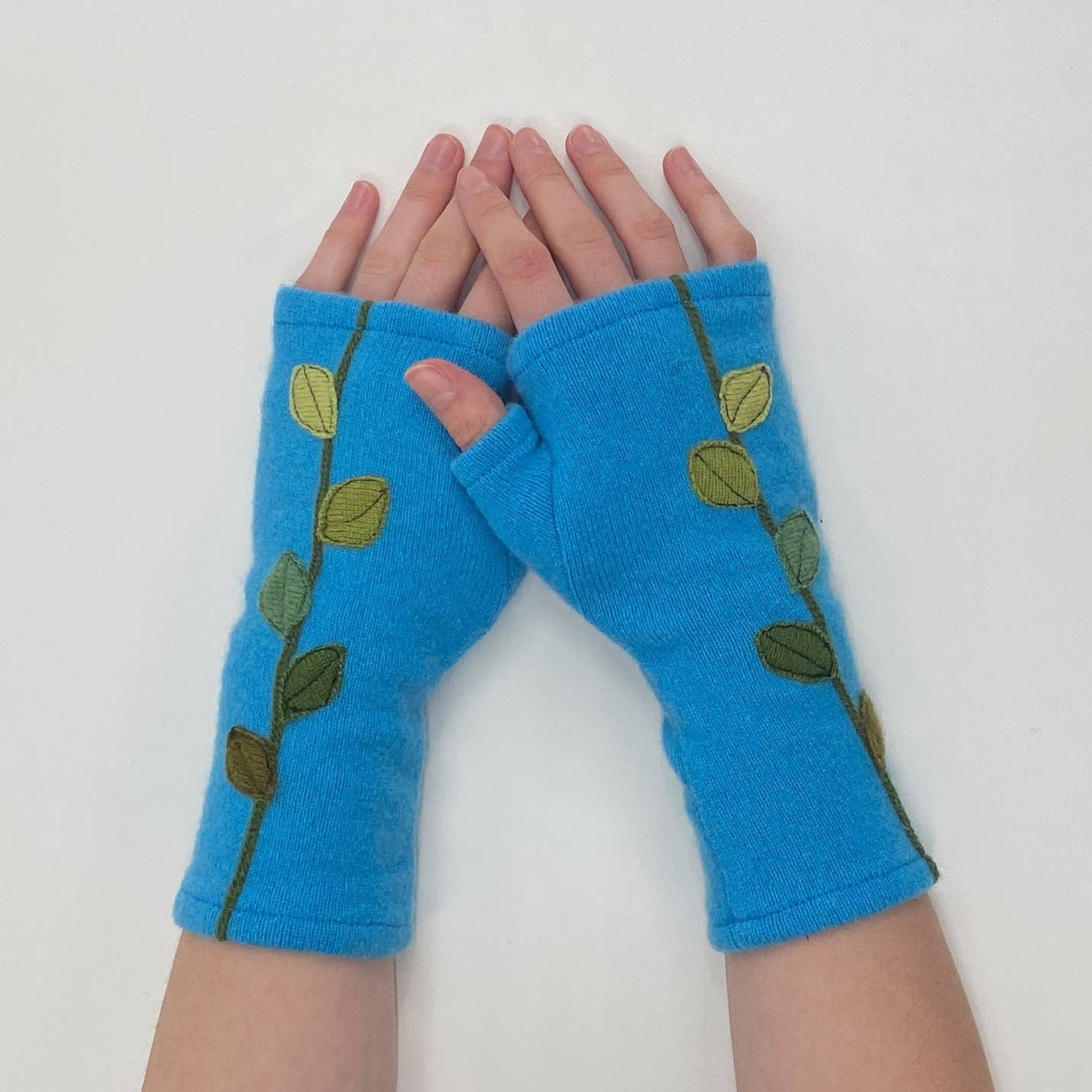 Sardine Clothing Co. - Wholesale Gloves - Women's - Fingerless Cashmere Gloves-Leaves8