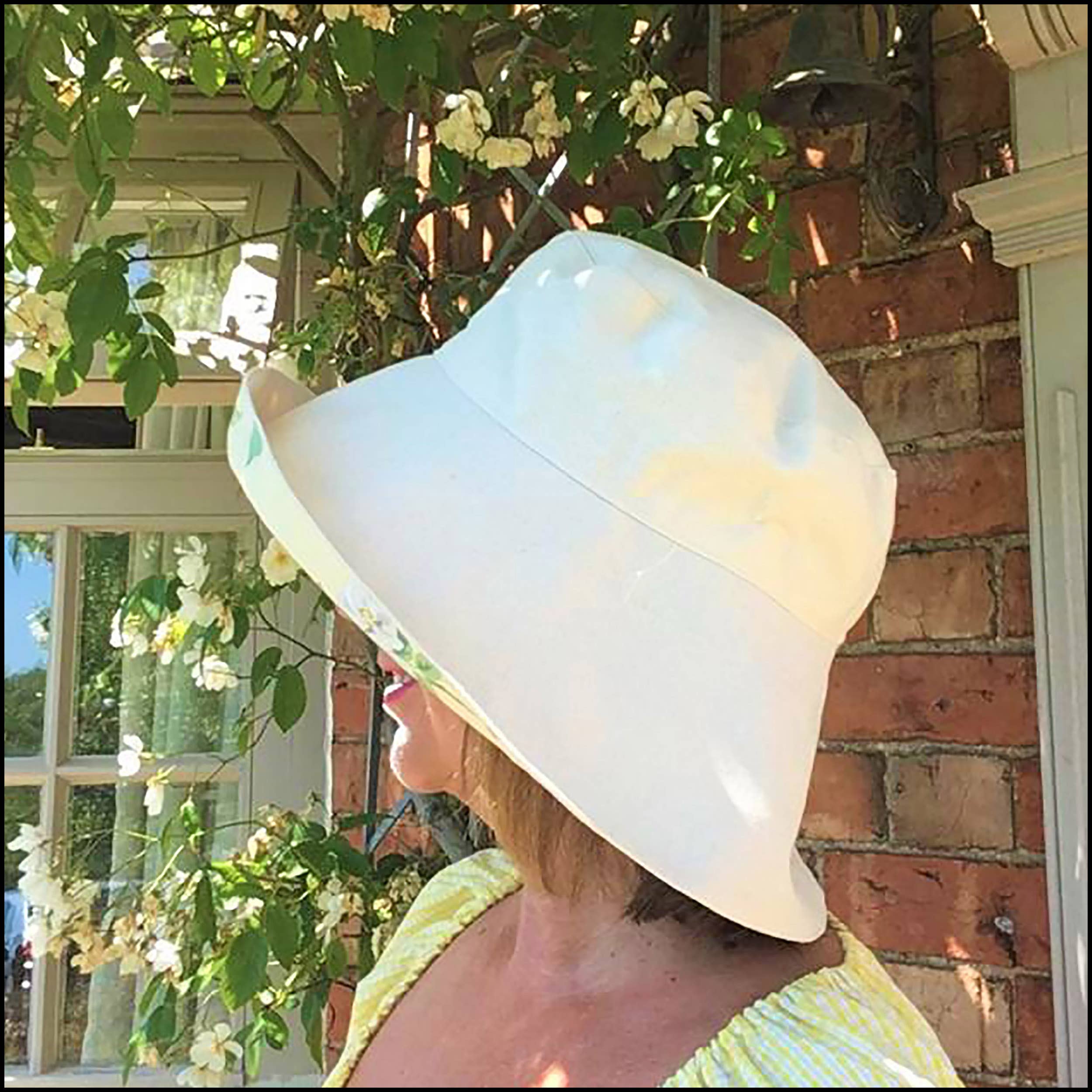 Peak & Brim Hats - Vendita all'ingrosso Cappello di paglia - Donna - Cappello da sole da viaggio per vacanze, visiera gialla in cotone color crema2