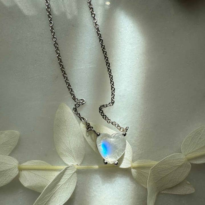 Kimiya Designs - Wholesale Pendant/Charm Necklace - Dainty Solitaire Cabochon Heart Moonstone Necklace