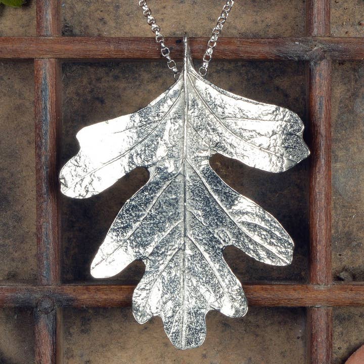 Collier en forme de feuille d'aubépine, bijou en étain anglais pour la vente par Glover & Smith