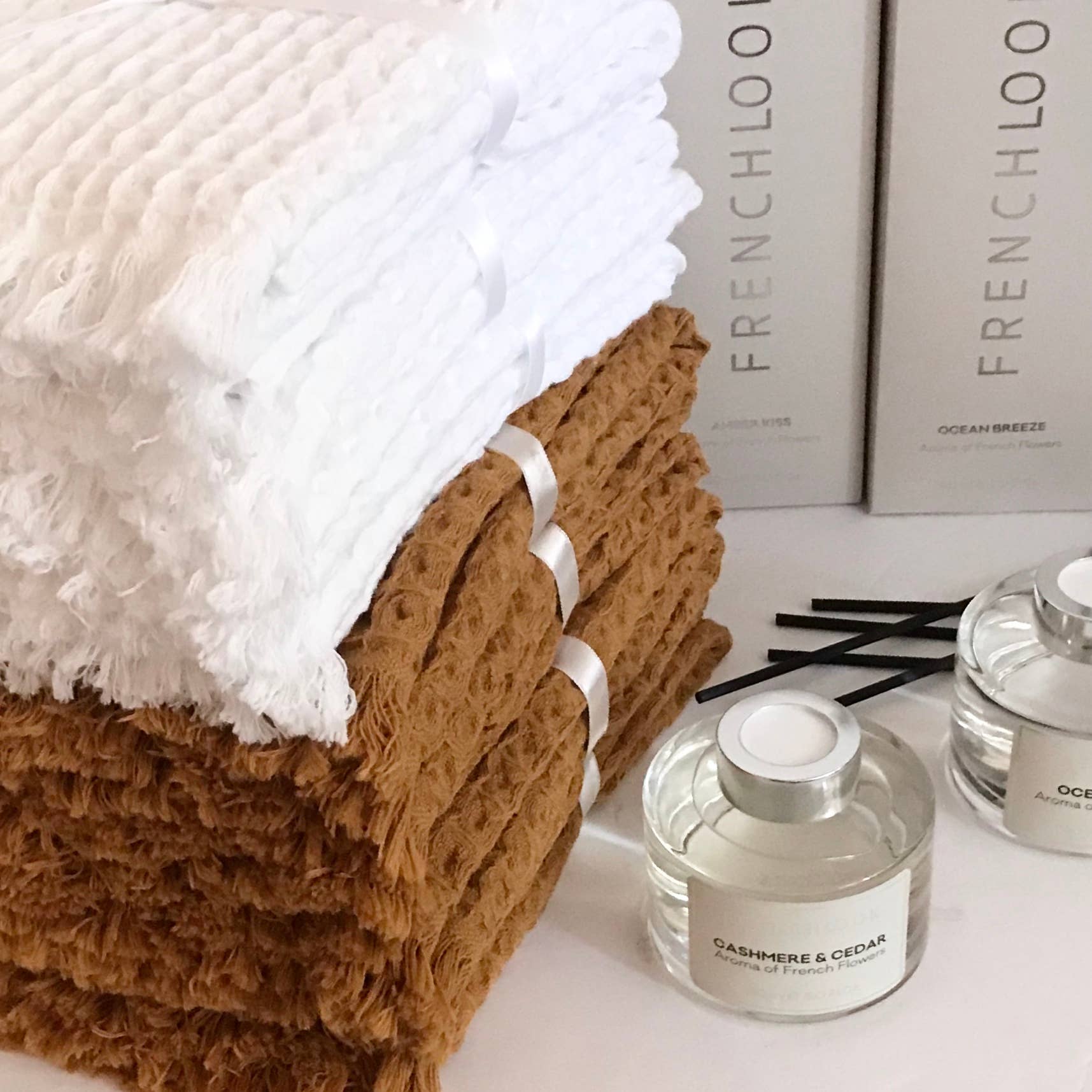 TranquilUSA - Wholesale Hand towel - Waffle Soft 100% Cotton Hand Towel - White 1