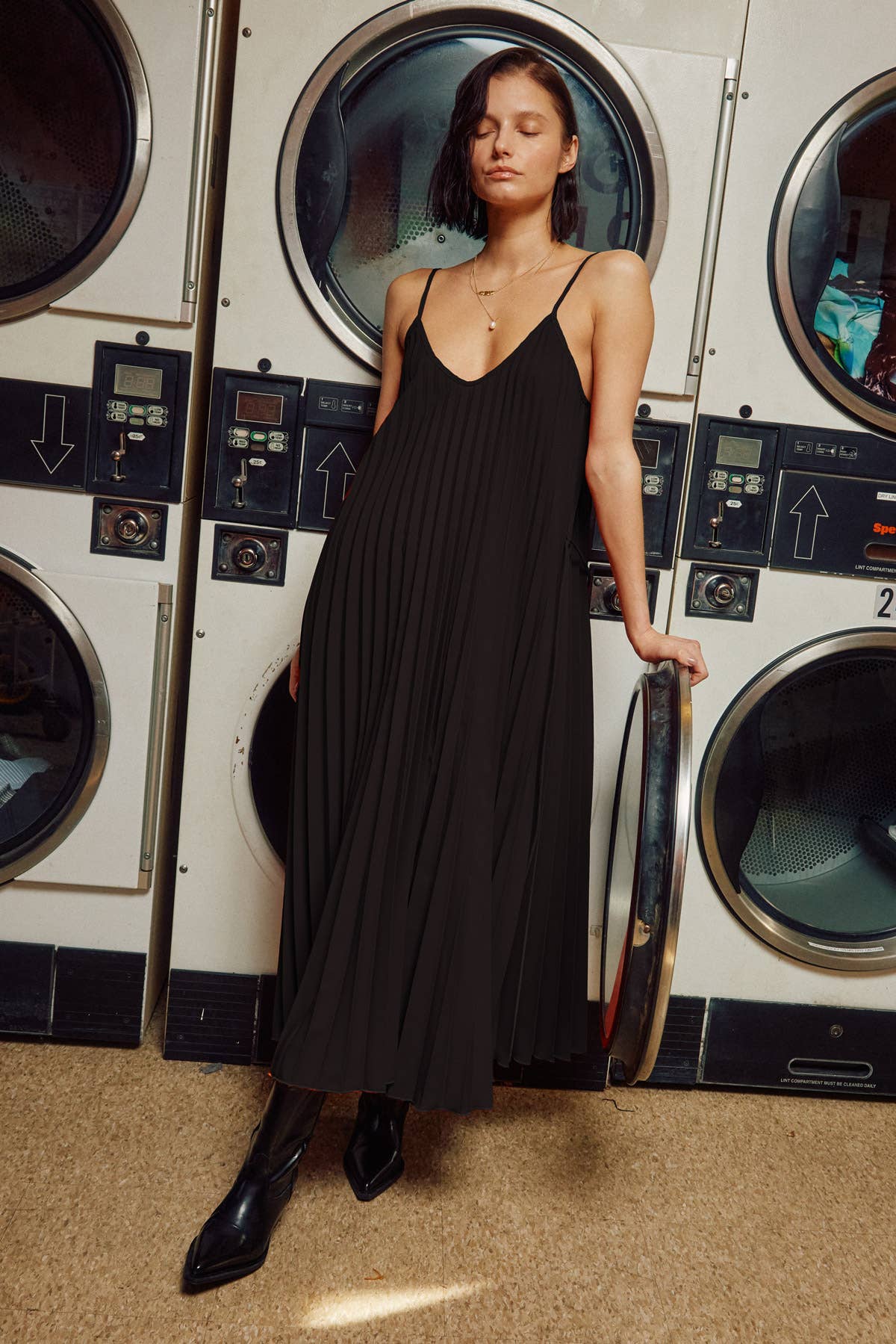 Lara Daisy - Vendita all'ingrosso Vestito - Donna - Abito midi a canotta plissettata6