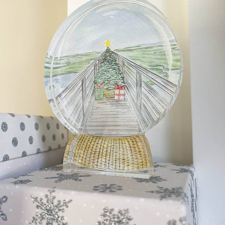 WonderfullyWrittenCo – wholesale Dekorativt bordsobjekt – Gray's Beach Snow Globe Akrylhylla Semesterdekor