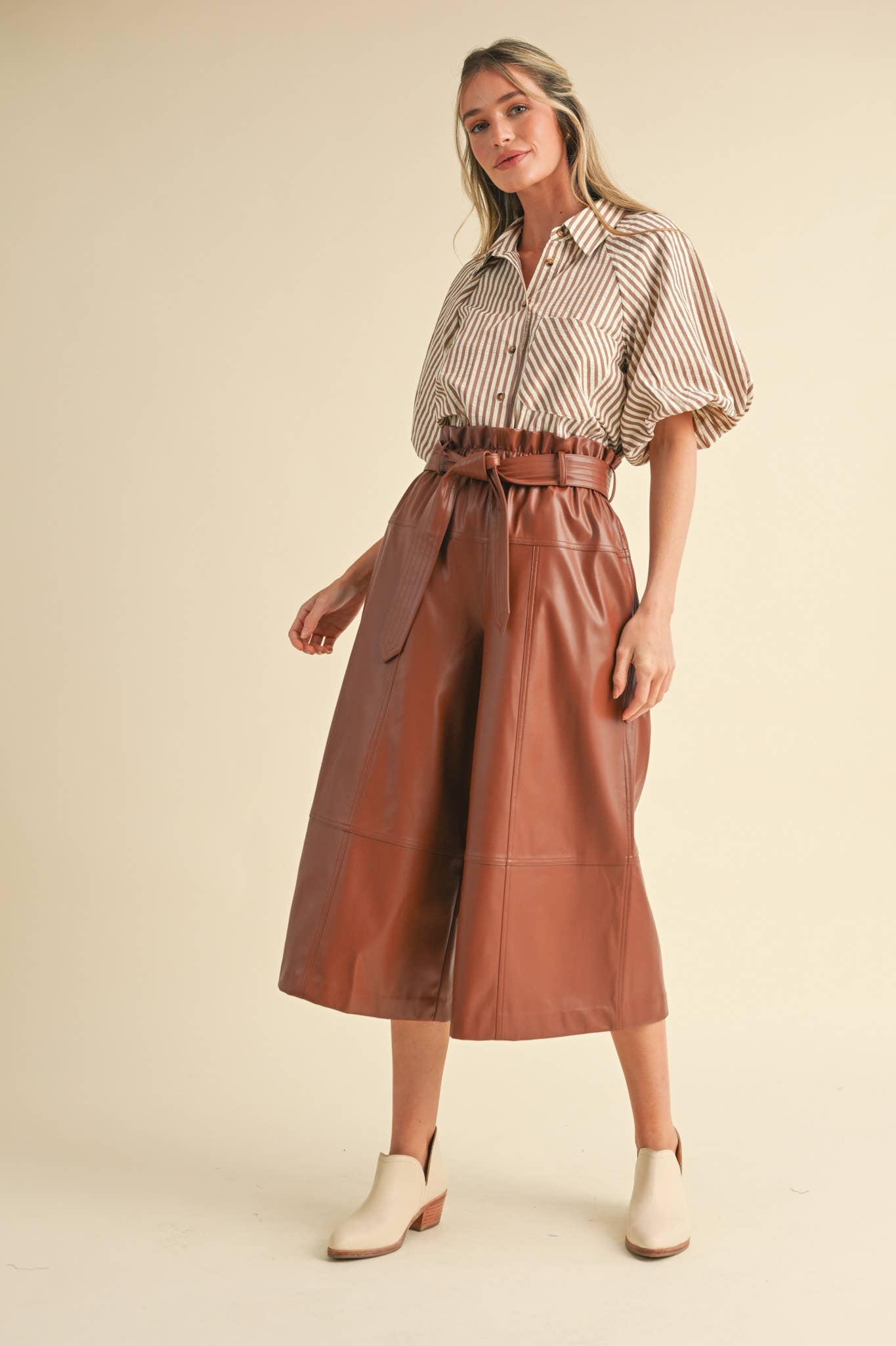 &MERCI – Engroshandel Skjorte med buttondown – til kvinder – STRIBET BOBLEÆRME KNAPNED TOP MTP332947